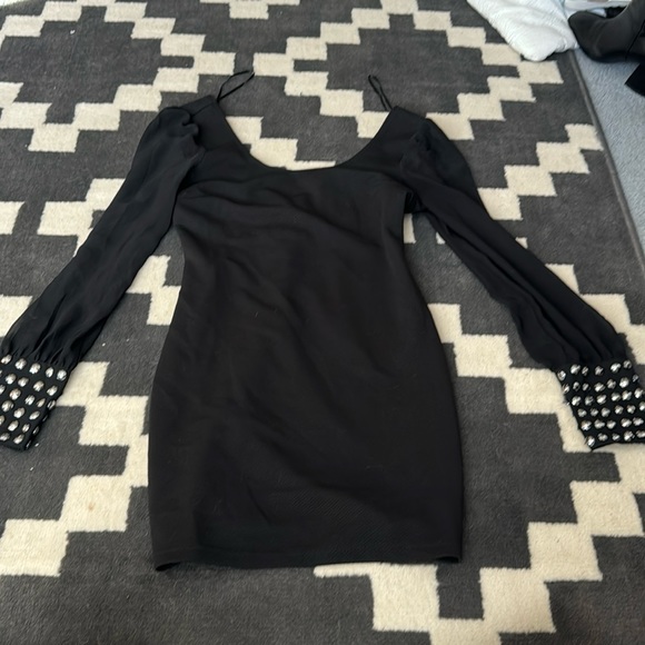 Black sleeved dress - Picture 1 of 3